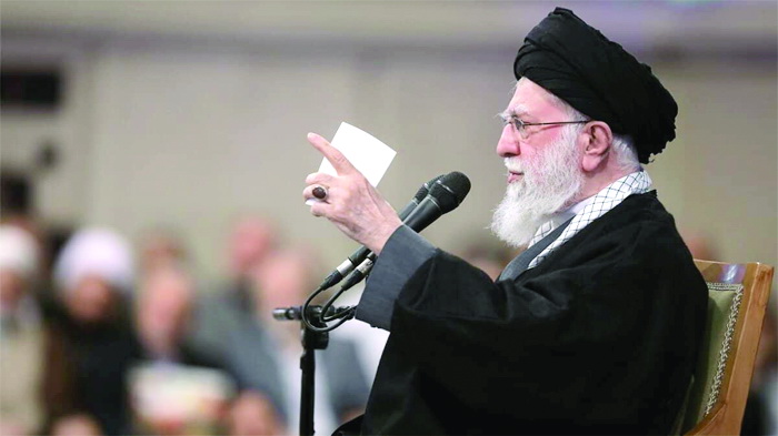 ઈરાનના રાષ્ટ્રપતિએ ચેતવણી આપી કે ખામેની પર હુમલાનો અર્થ ‘સંપૂર્ણ યુદ્ધ’ થશે